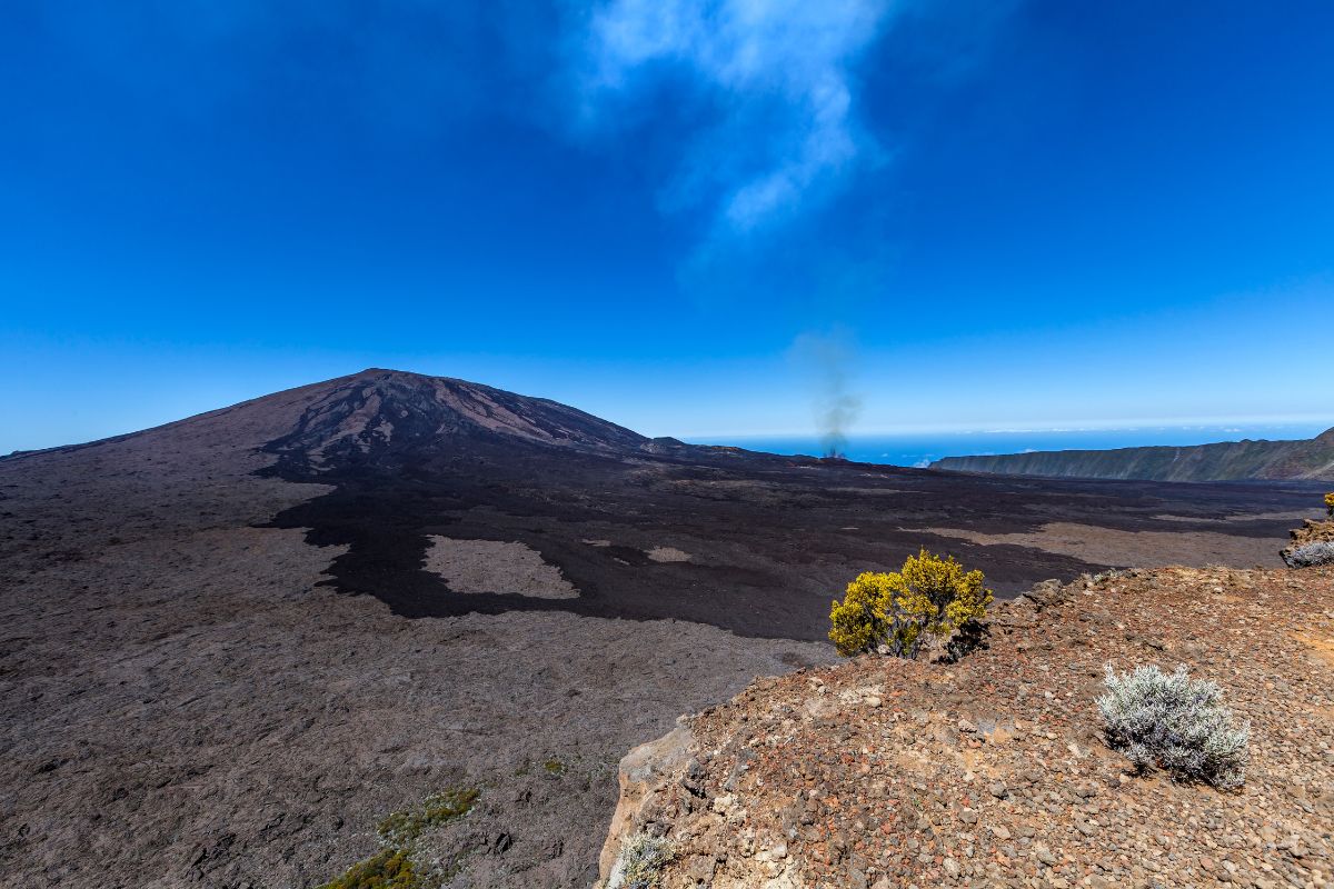 aller au volcan du piton de la fournaise en excursion avec chauffeur